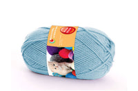 Balle de laine, fil régulier de couleur bleu poudre